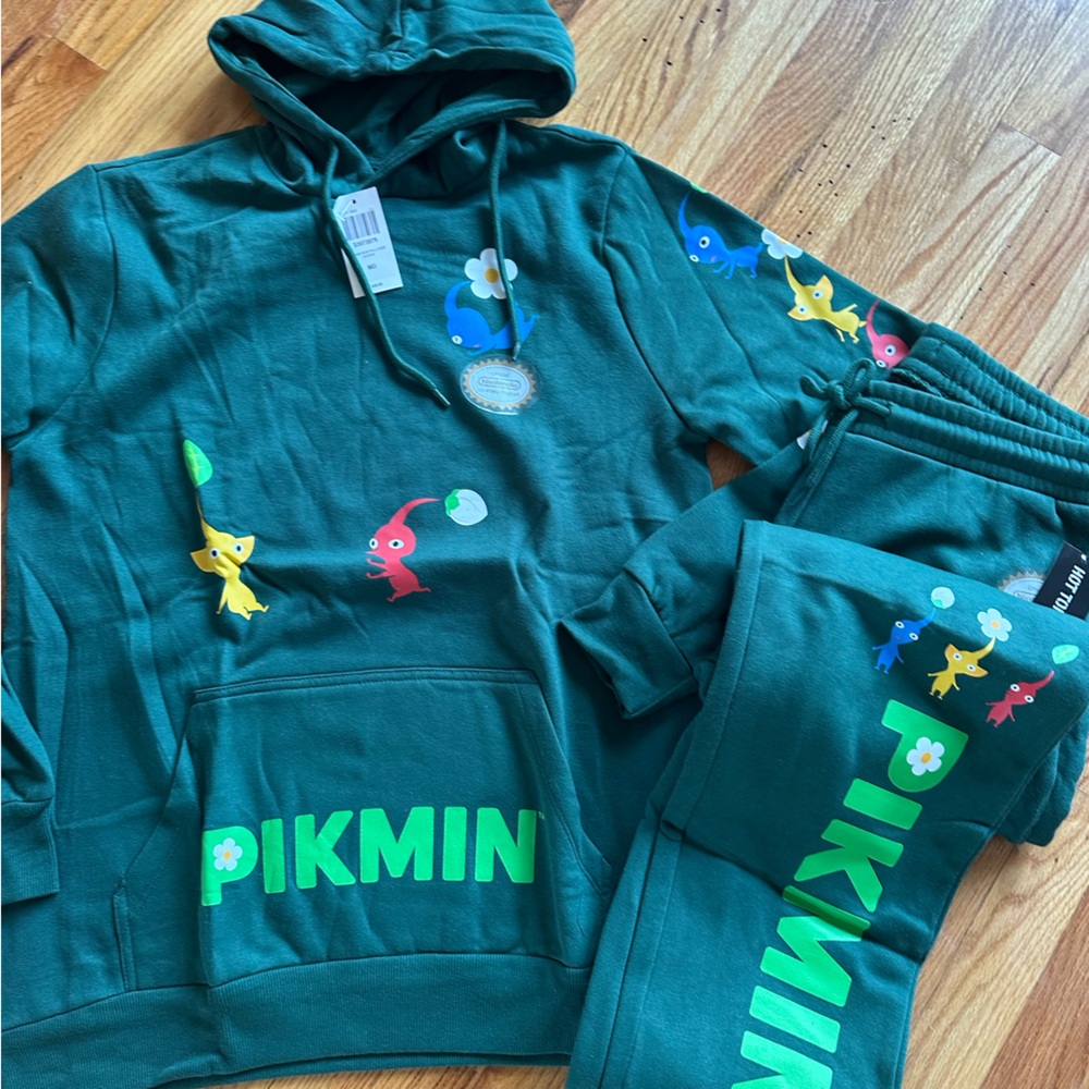 Hot Topic Pikmin run hoody & sweatpants new size MD